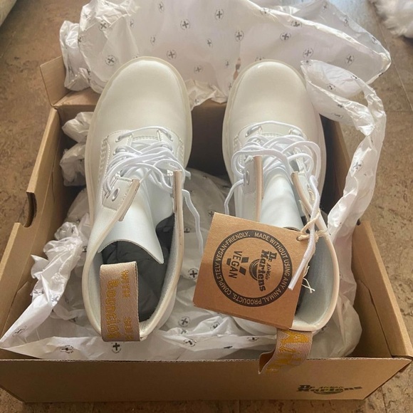 Dr. Martens Vegan 1460 Bex Kemble Mono Platform Boots - size 10 women/size 9 men - Picture 4 of 4